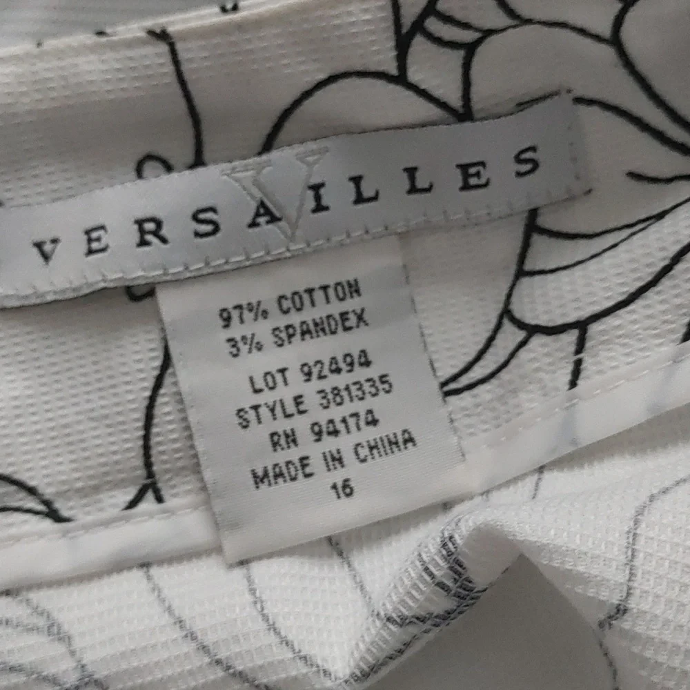 Women's Size 16 Versailles White Mini Skirt With Black Outlined Flowers Y2K - Picture 7 of 12